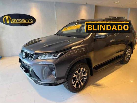 TOYOTA HILUX SW4 2.8 D-4D TURBO DIESEL DIAMOND 7L 4X4 AUTOMÁTICO